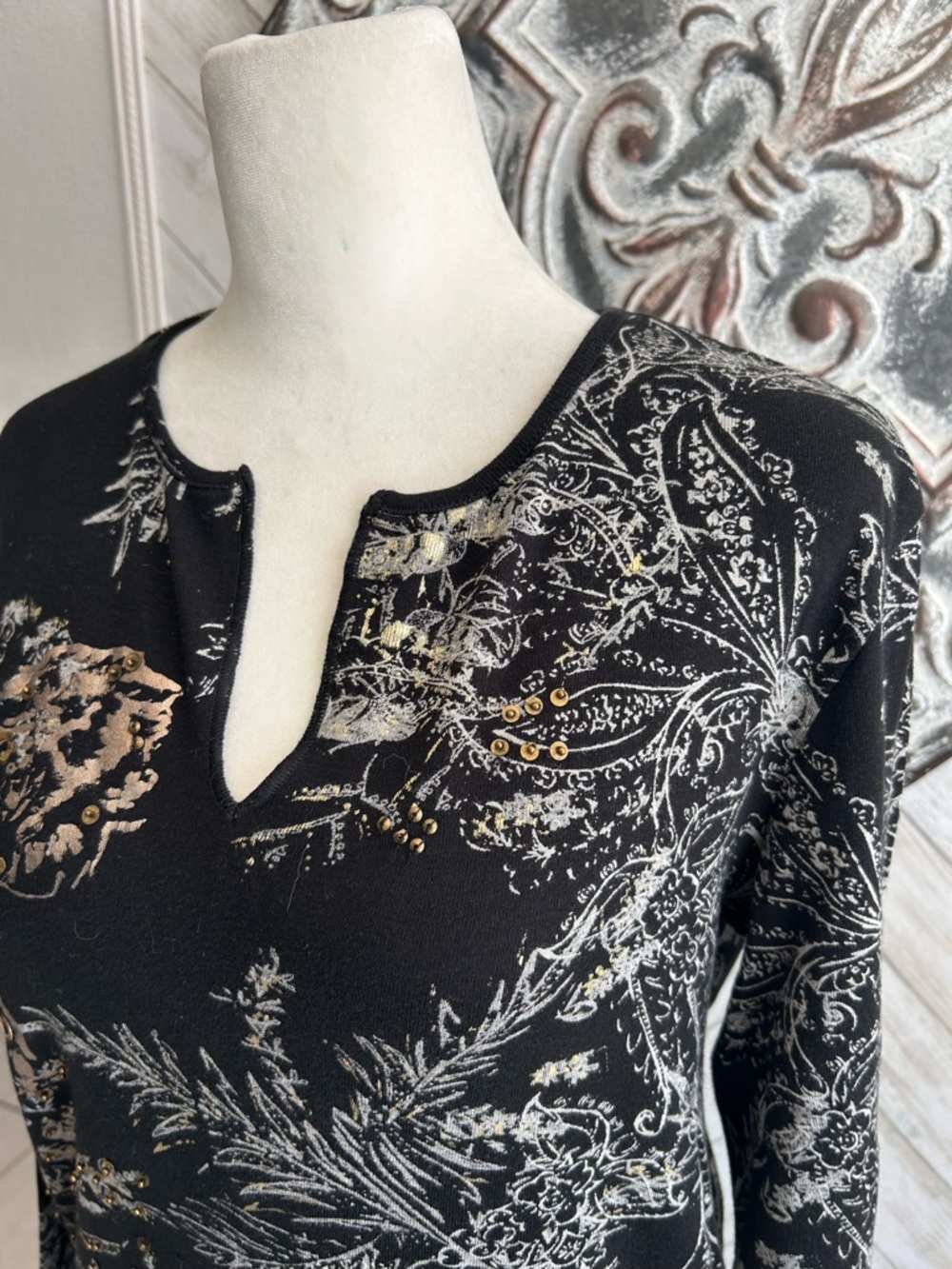Sz 1 Chico's Knit Jersey Top Blouse Long Sleeve Henley Black w/ Metallic Bead - Picture 2 of 7